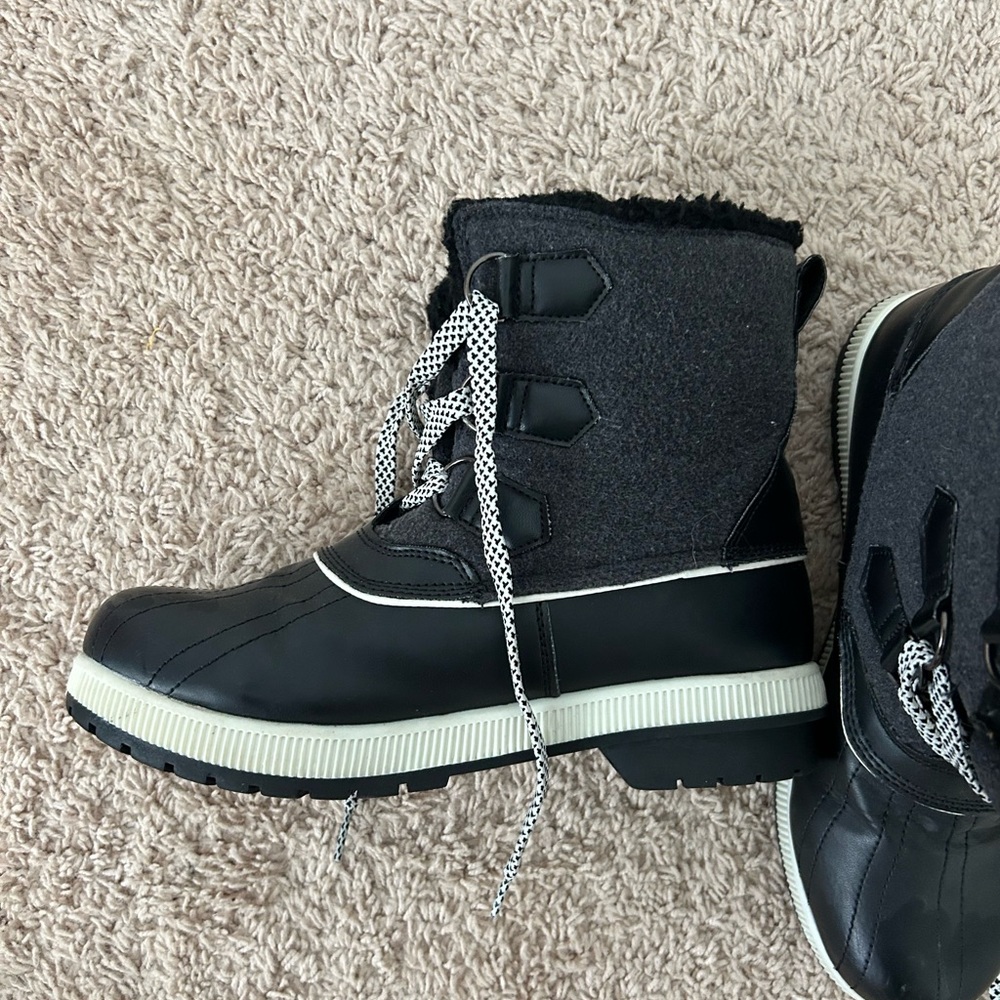 Tote Black and Gray Winter Boots